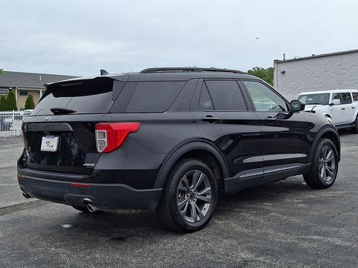 Agate Black Metallic 2022 Ford Explorer XLT