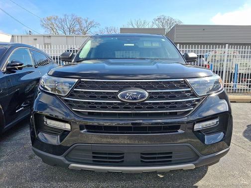Agate Black Metallic 2023 Ford Explorer XLT