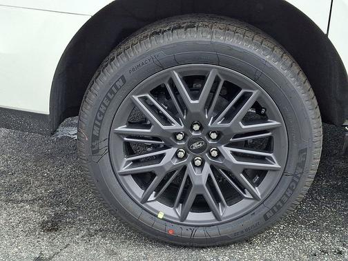 Star White Metallic Tri-Coat 2026 Ford Expedition Max Platinum