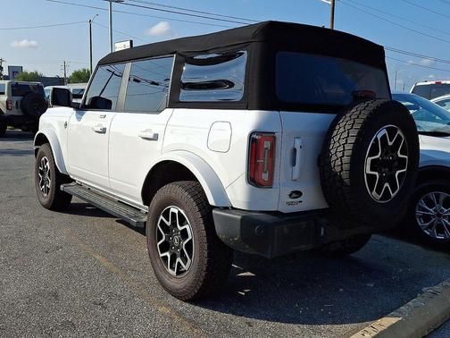 Oxford White 2023 Ford Bronco Outer Banks