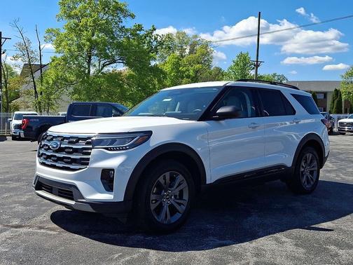 Star White Metallic Tri-Coat 2026 Ford Explorer Active