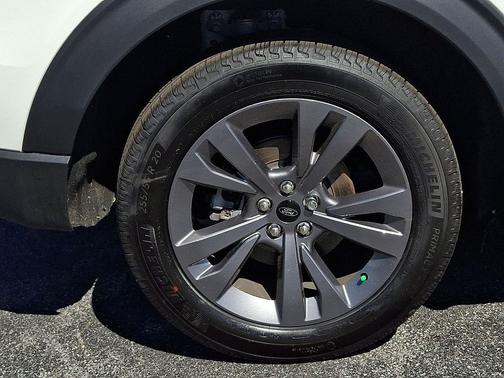 Star White Metallic Tri-Coat 2026 Ford Explorer Active