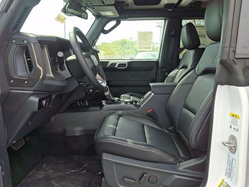 Oxford White 2026 Ford Bronco Badlands