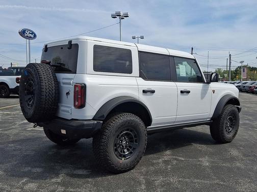 Oxford White 2026 Ford Bronco Badlands