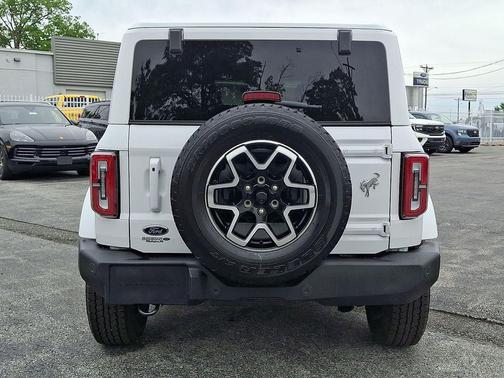 Oxford White 2025 Ford Bronco Outer Banks