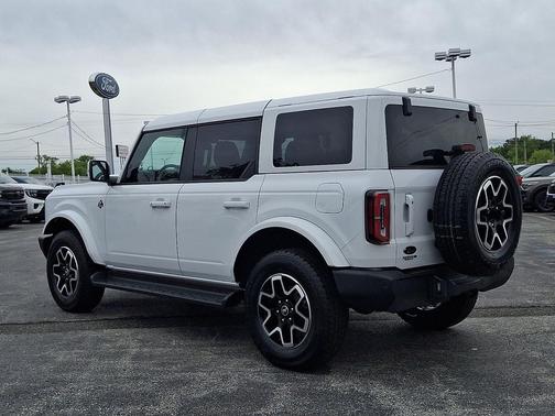 Oxford White 2025 Ford Bronco Outer Banks