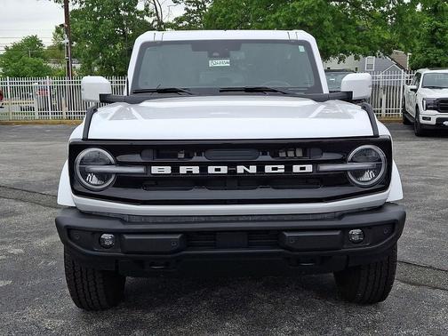 Oxford White 2025 Ford Bronco Outer Banks
