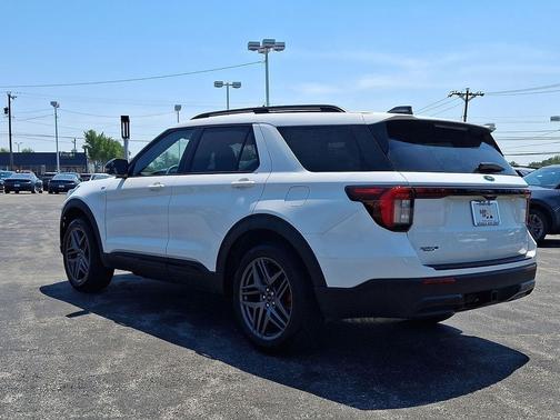 Star White Metallic Tri-Coat 2026 Ford Explorer ST-Line