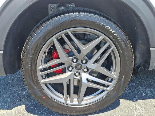 Star White Metallic Tri-Coat 2026 Ford Explorer ST-Line