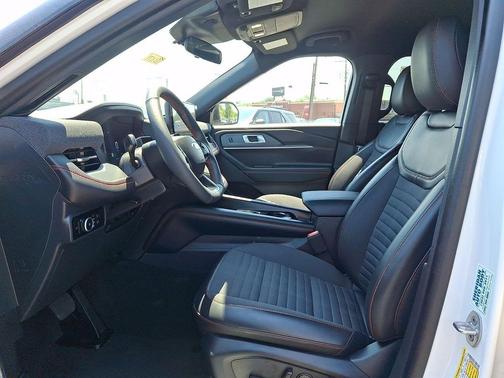 Star White Metallic Tri-Coat 2026 Ford Explorer ST-Line