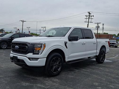 Oxford White 2022 Ford F-150 XLT