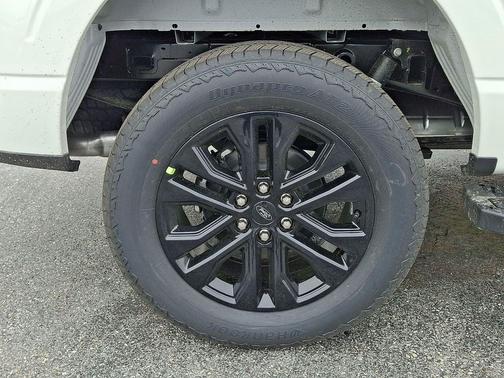 Star White Metallic Tri-Coat 2026 Ford F-150 Lariat