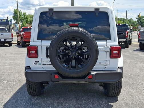 Bright White Clearcoat 2021 Jeep Wrangler Unlimited 4xe Sahara