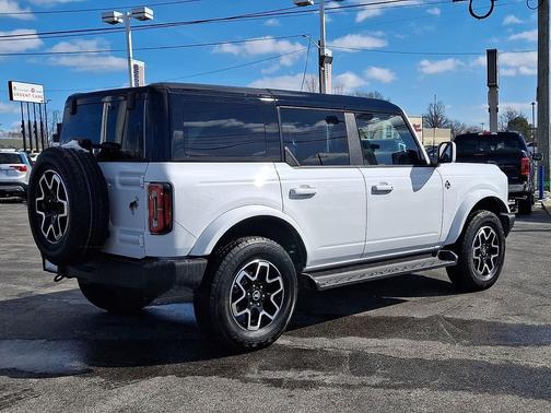 2025 Ford Bronco Outer Banks