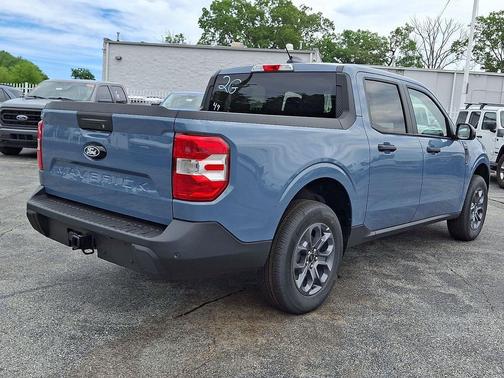 Azure Gray Metallic Tri-Coat 2026 Ford Maverick XLT