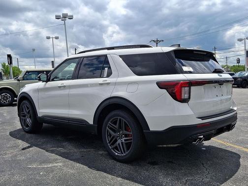 Star White Metallic Tri-Coat 2026 Ford Explorer ST