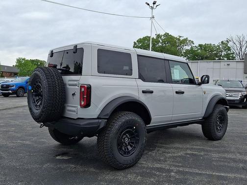 Avalanche Gray 2026 Ford Bronco Badlands