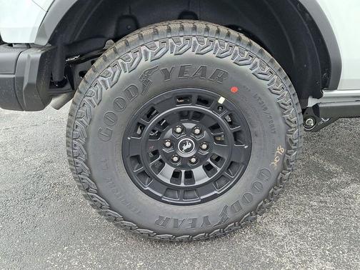 Avalanche Gray 2026 Ford Bronco Badlands