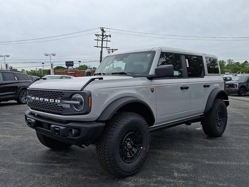 Avalanche Gray 2026 Ford Bronco Badlands