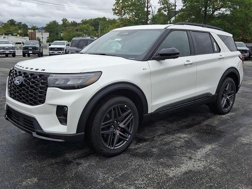 Star White Metallic Tri-Coat 2027 Ford Explorer ST-Line