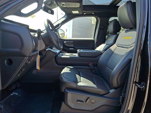 Agate Black Metallic 2026 Ford Expedition Tremor