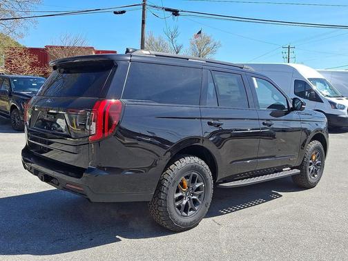 Agate Black Metallic 2026 Ford Expedition Tremor