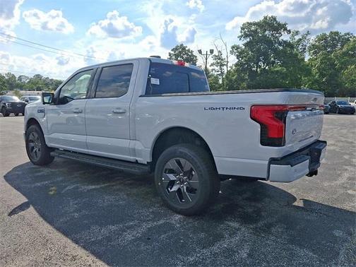 2025 Ford F-150 Lightning LARIAT