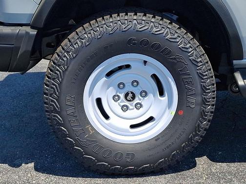 Avalanche Gray 2026 Ford Bronco Heritage Edition