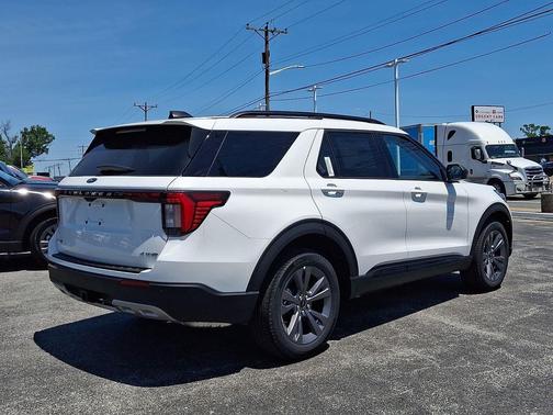 Star White Metallic Tri-Coat 2026 Ford Explorer Active