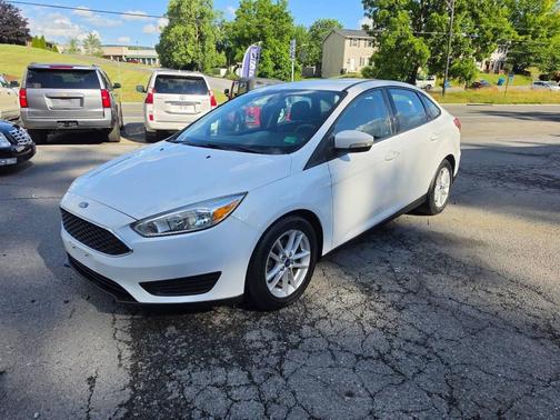 Oxford White 2017 Ford Focus SE