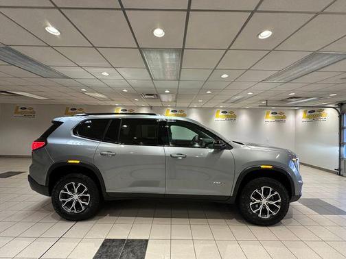 2024 GMC Acadia AT4