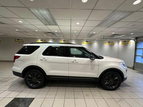 White Platinum 2018 Ford Explorer XLT