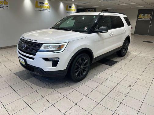 White Platinum 2018 Ford Explorer XLT