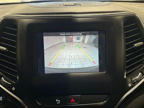 Granite Crystal Clearcoat Metallic 2019 Jeep Cherokee Latitude Plus