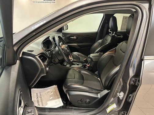 Granite Crystal Clearcoat Metallic 2019 Jeep Cherokee Latitude Plus