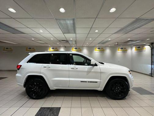 Bright White Clearcoat 2018 Jeep Grand Cherokee Altitude