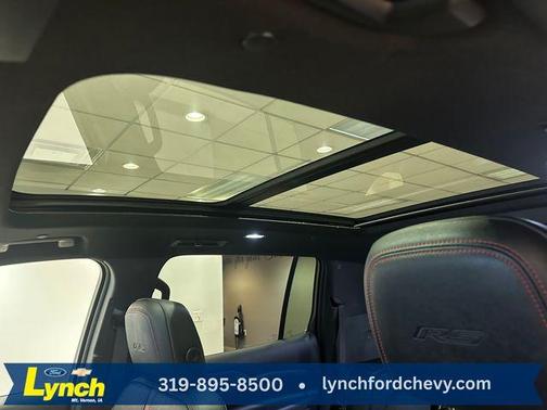 Mosaic Black Metallic 2025 Chevrolet Traverse RS