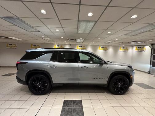 Sterling Gray Metallic 2024 Chevrolet Traverse RS