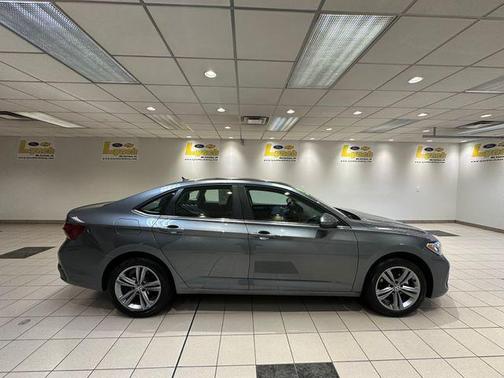 Platinum Gray Metallic 2023 Volkswagen Jetta 1.5T SE