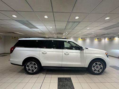 Oxford White 2025 Ford Expedition Max Active