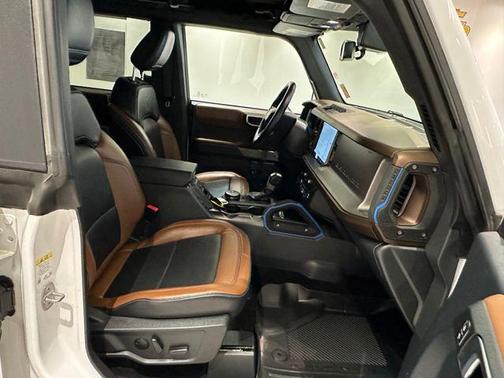Oxford White 2023 Ford Bronco Outer Banks