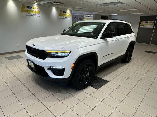 Bright White Clearcoat 2023 Jeep Grand Cherokee Limited