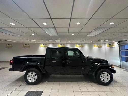 Black Clearcoat 2020 Jeep Gladiator Sport