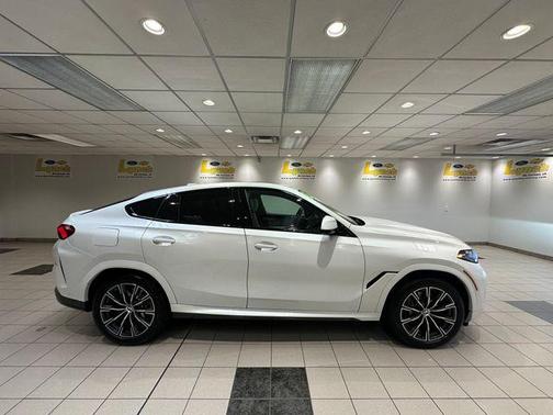 Mineral White Metallic 2025 BMW X6 xDrive40i