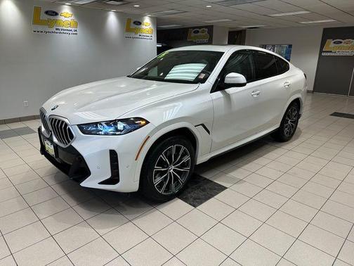 Mineral White Metallic 2025 BMW X6 xDrive40i