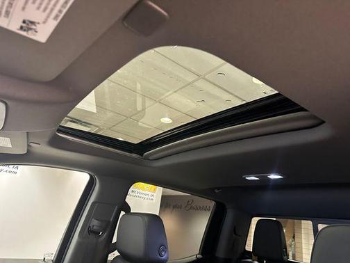 Metallic 2024 GMC Sierra 1500 SLT