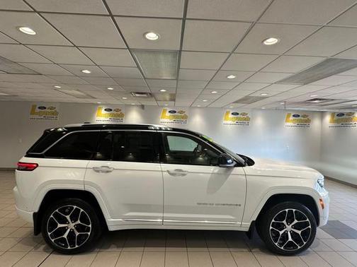 2022 Jeep Grand Cherokee Summit