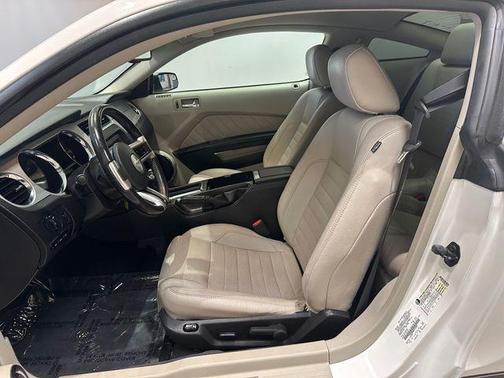 Performance White 2011 Ford Mustang V6 Premium