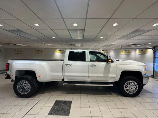 Summit White 2019 Chevrolet Silverado 3500 LTZ