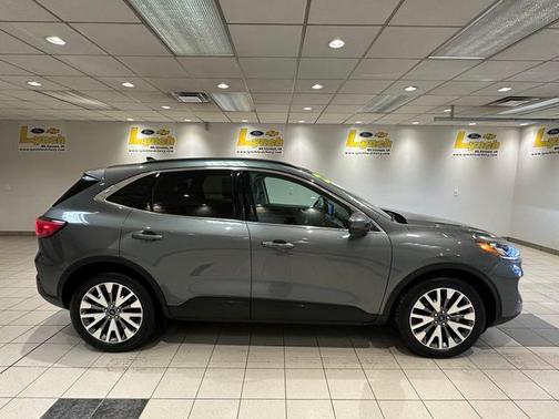 2022 Ford Escape Titanium